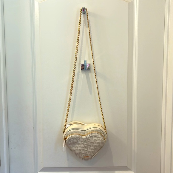 NWT Aldo Cream Heart Quilted Lips Crossbody Bag with Gold Chain - Picture 2 of 7